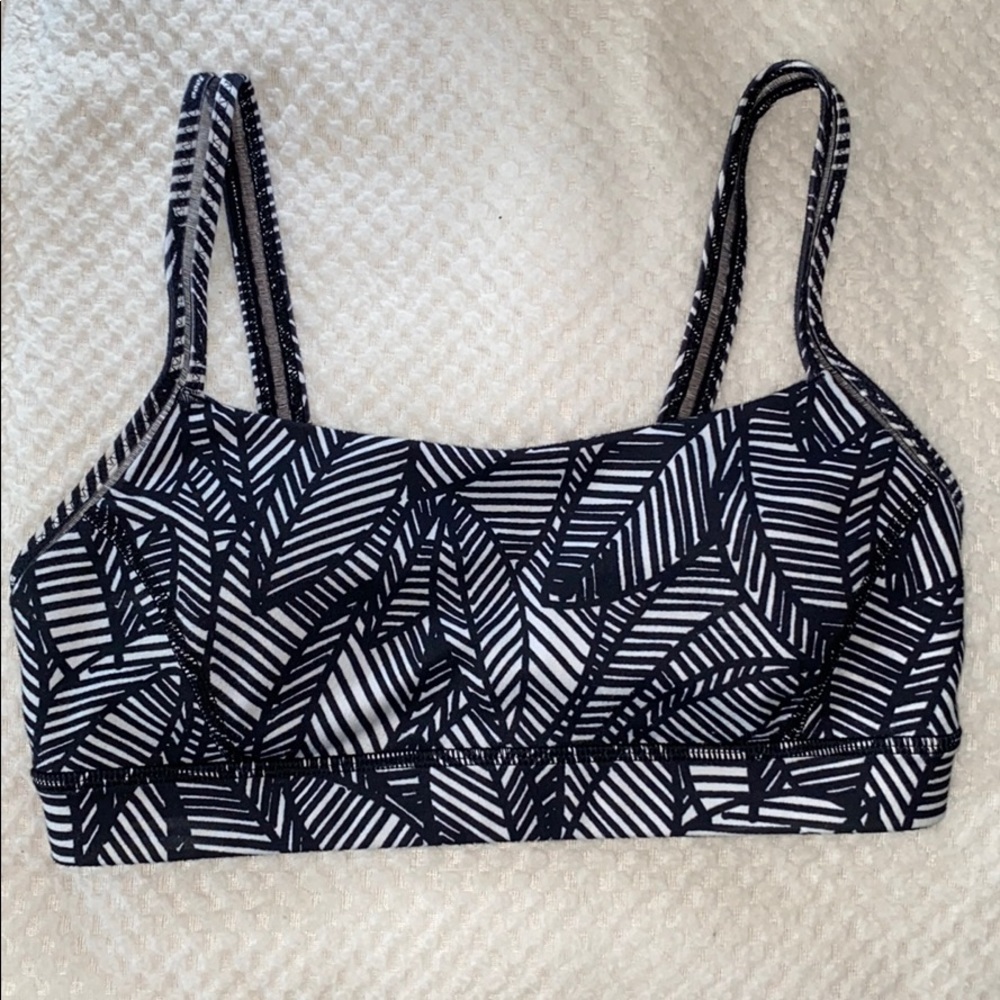 Lululemon sports bra size 4